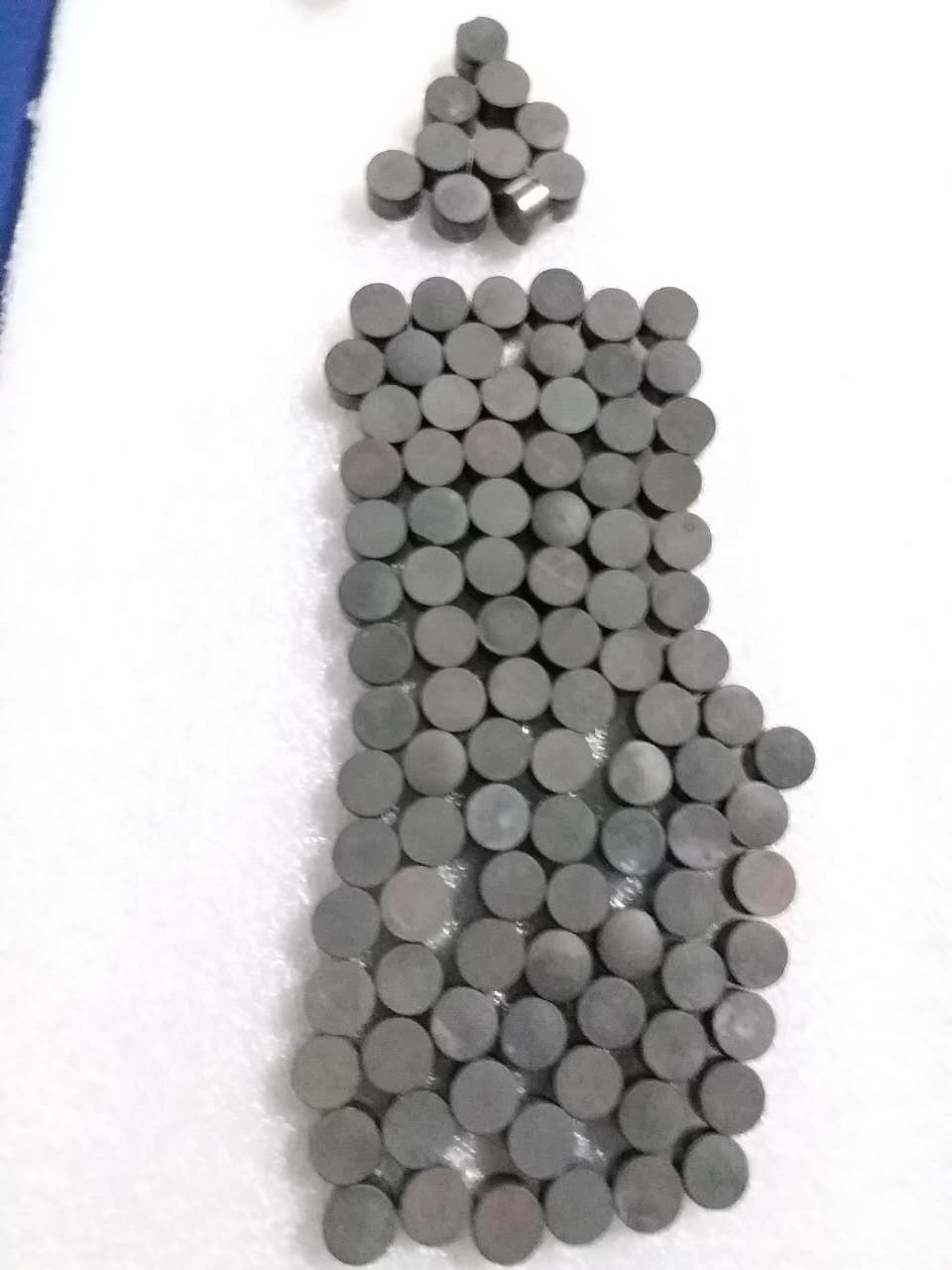 Scrap PDC cutters 1308 for stone cutting