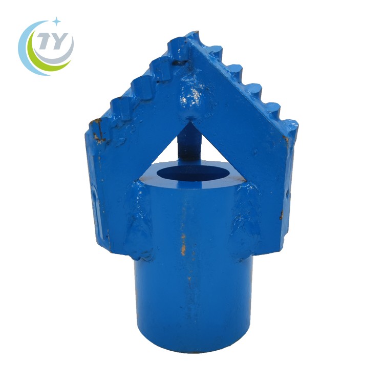 Three leaf triangular carbide bit for well drilling